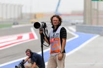 Když je fotograf pilný, udělá za závod až tři tisíce fotek, říká oficiální fotograf týmu Mercedes, Jiří Křenek